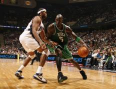 湖人观众热烈欢呼！，TheShy迎来十二赛季出色发挥热度持续攀升